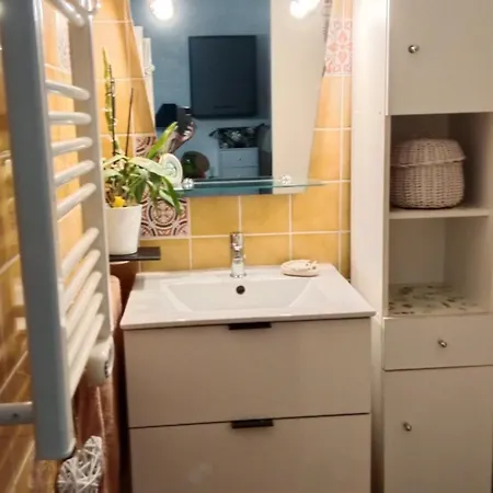 T2 Avec Alcôve à Saint-cyprien, Pkg, Proche - Fr-1-793-8 Apartamento *